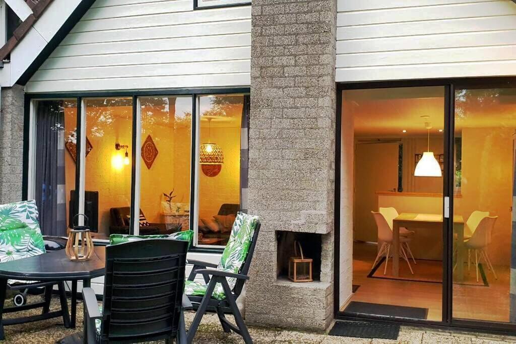 Ervaar Vredige Rust In Deze Charmante Knusse Bungalow Posterholt Екстериор снимка
