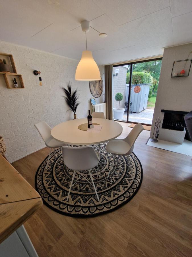 Ervaar Vredige Rust In Deze Charmante Knusse Bungalow Posterholt Екстериор снимка
